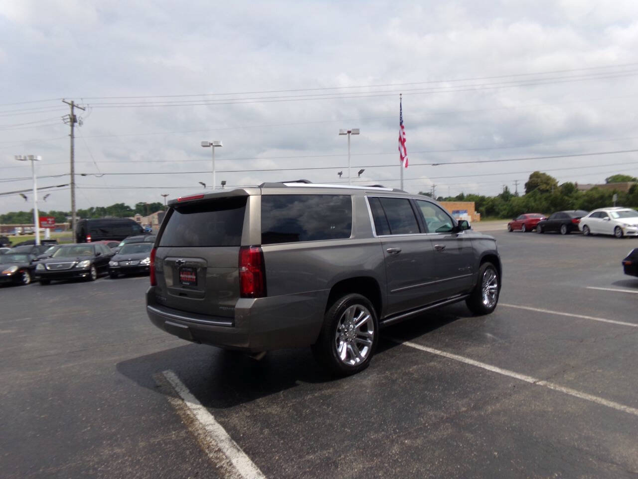 Used 2019 Chevrolet Suburban Premier w/ Premier Plus Edition AWD/4WD image 6