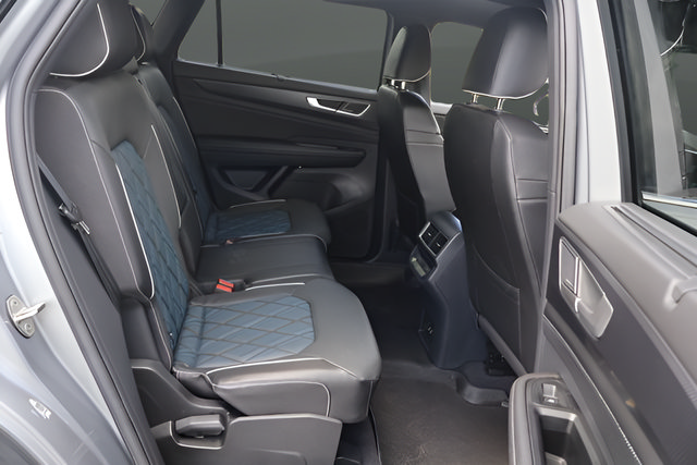 Certified 2024 Volkswagen Atlas Cross Sport SEL Premium R-Line AWD/4WD image 19