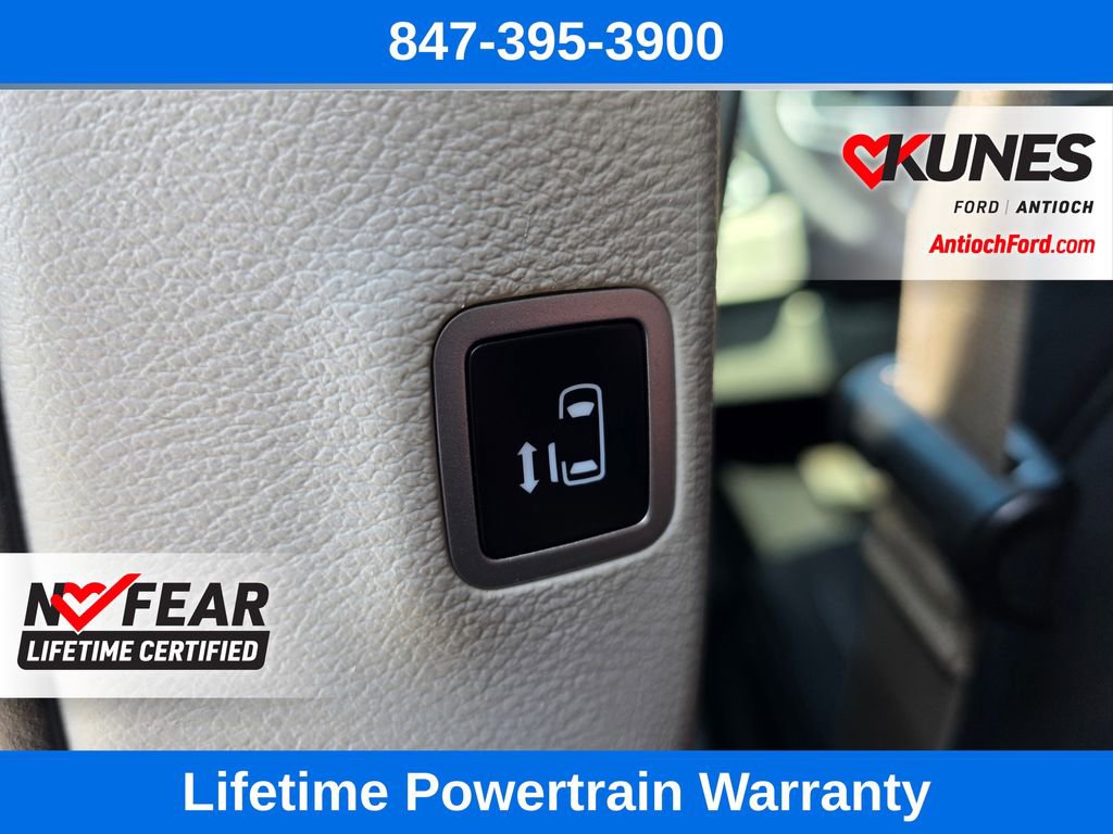 Used 2022 Chrysler Voyager LX image 21