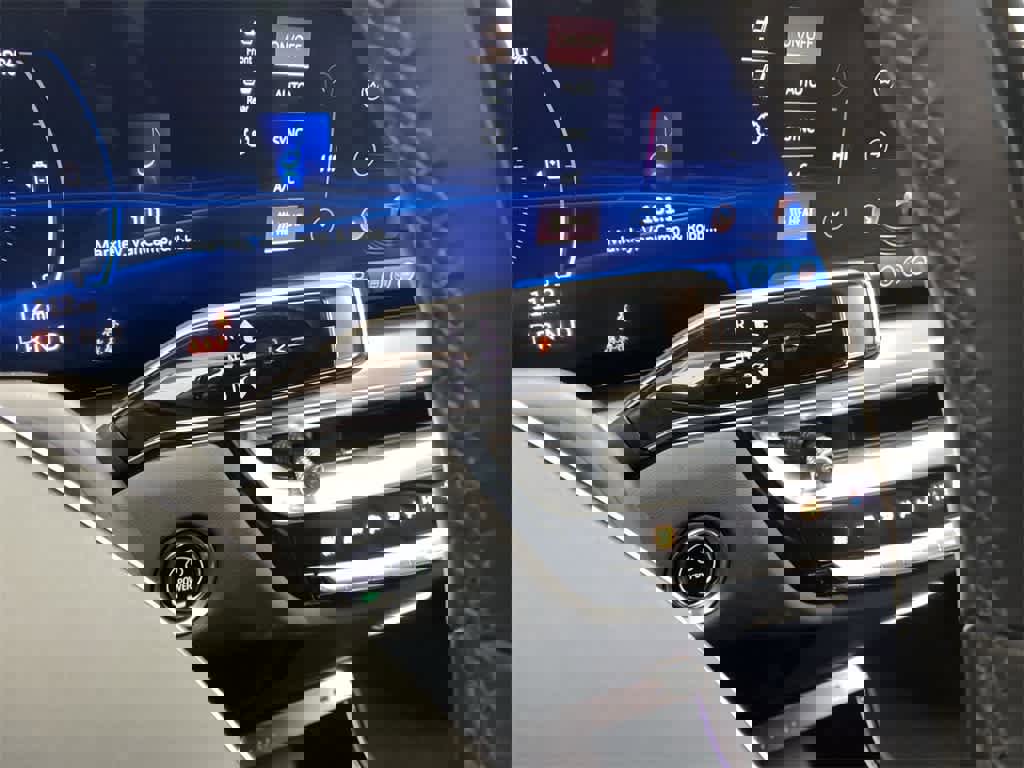 Certified 2025 Cadillac Lyriq Luxury image 26