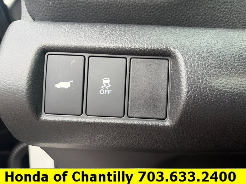 Used 2025 Honda Pilot Touring image 17