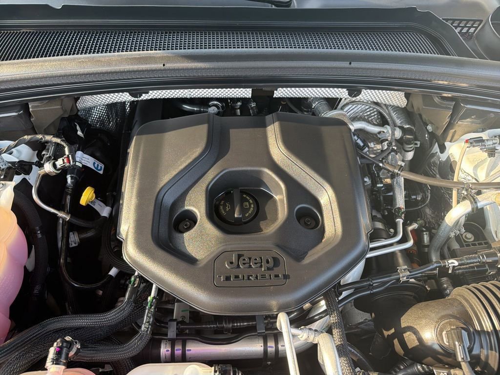 Used 2022 Jeep Grand Cherokee Summit AWD/4WD image 36