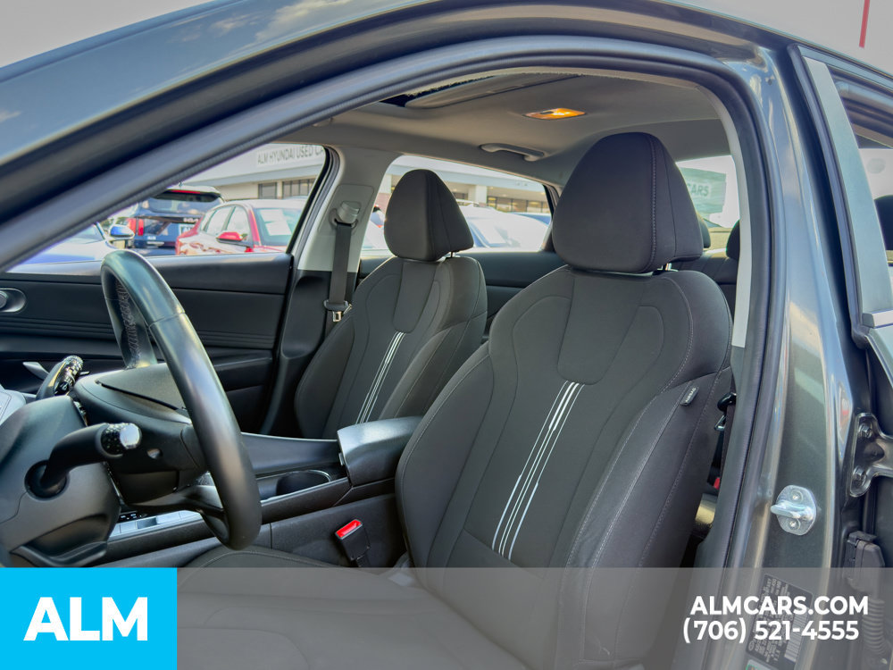 Used 2025 Hyundai Elantra SEL FWD image 5