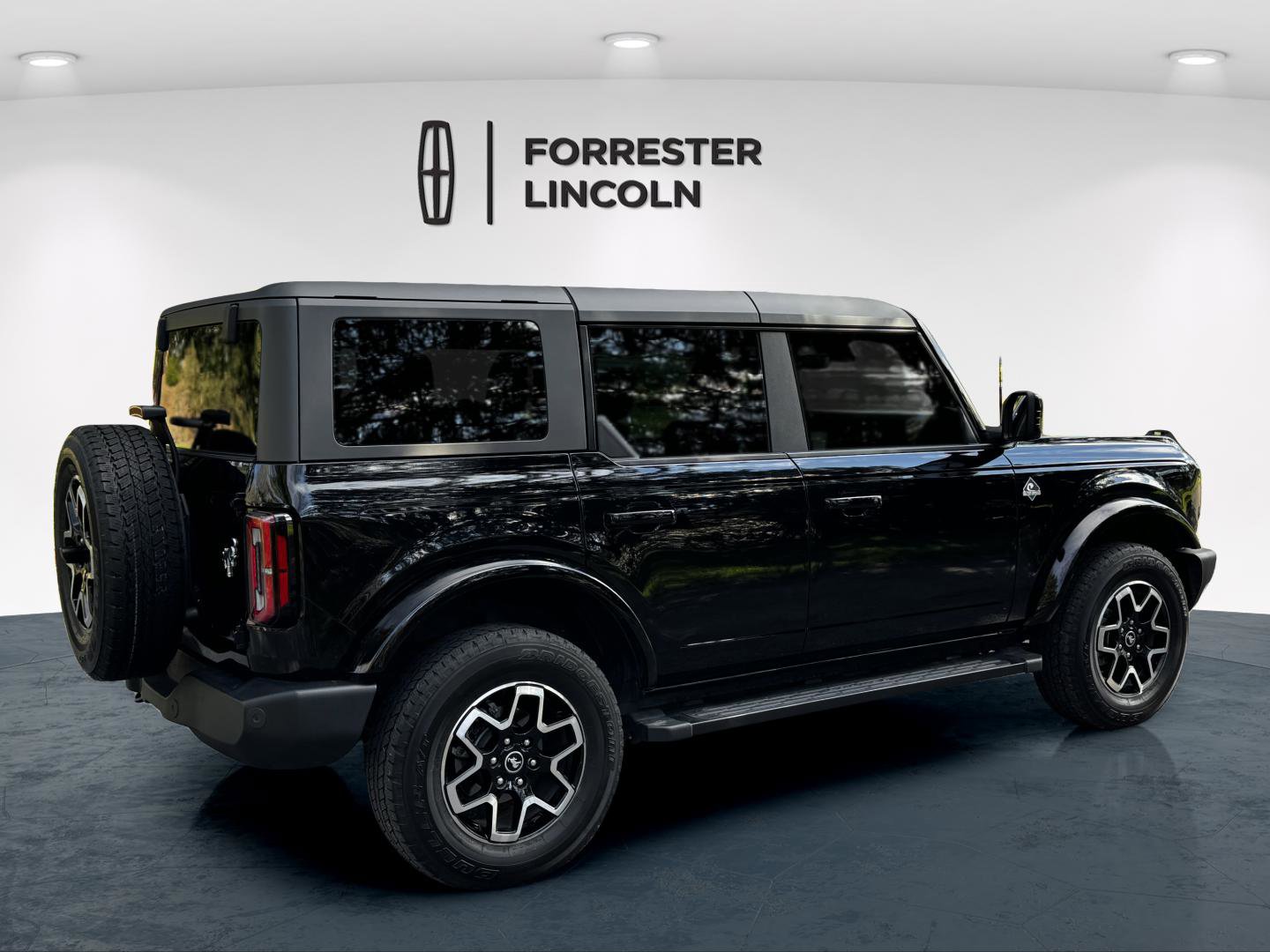 Used 2023 Ford Bronco Outer Banks image 4