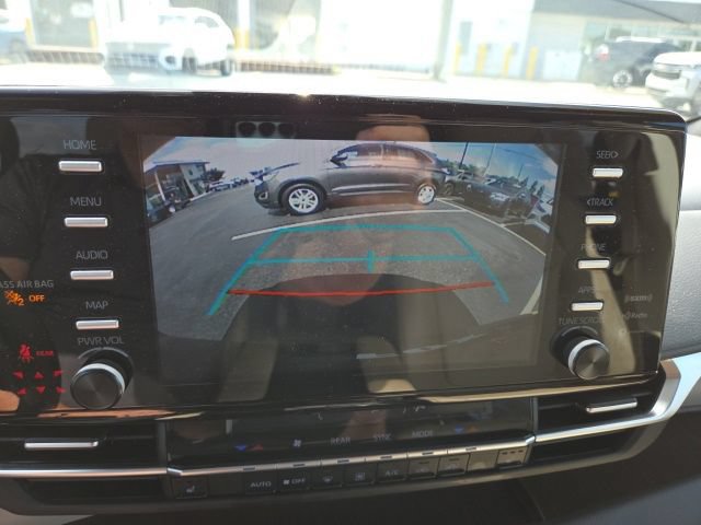 Used 2022 Toyota Sienna XLE FWD image 18