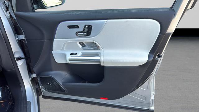 Used 2023 Mercedes-Benz GLA 35 AMG 4MATIC image 24