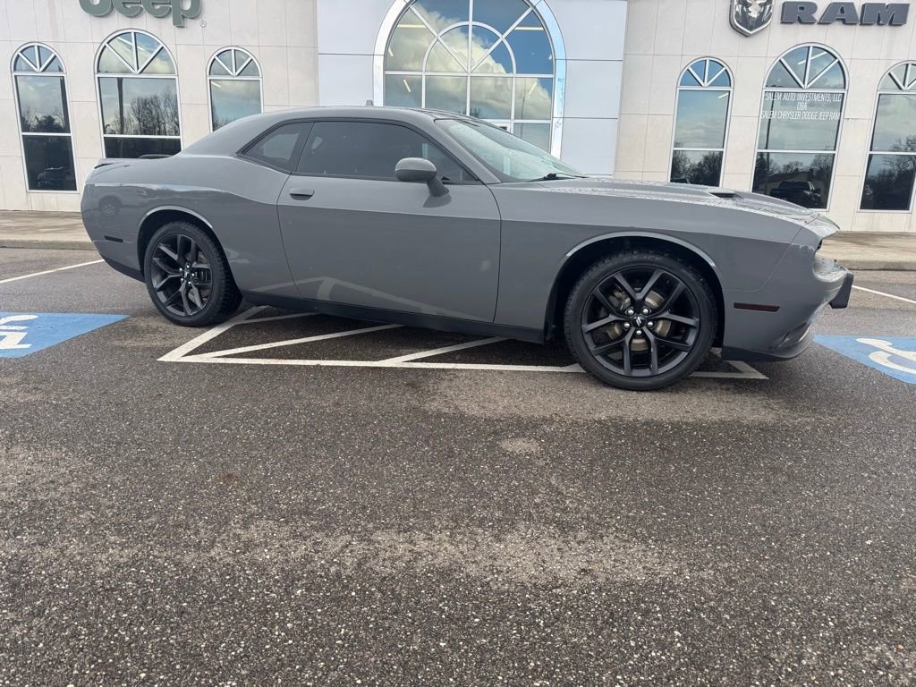 Used 2019 Dodge Challenger SXT w/ Driver Convenience Group image 2
