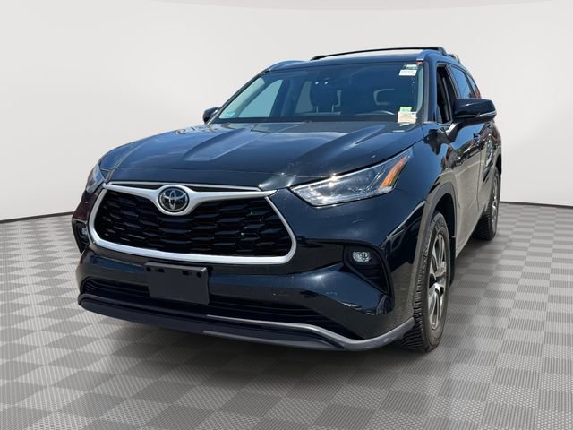 Used 2021 Toyota Highlander XLE AWD/4WD image 1