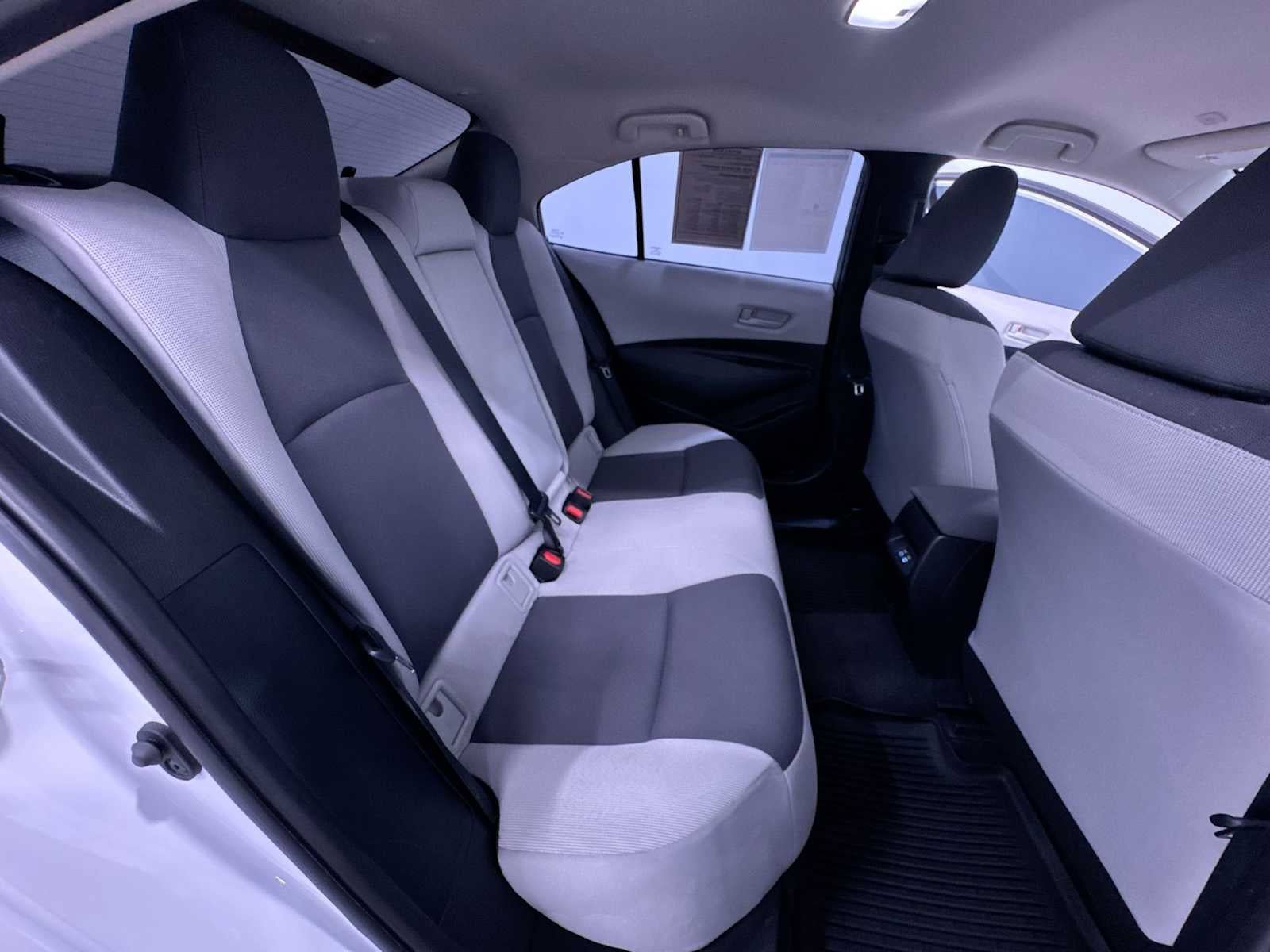 Used 2025 Toyota Corolla LE FWD image 36