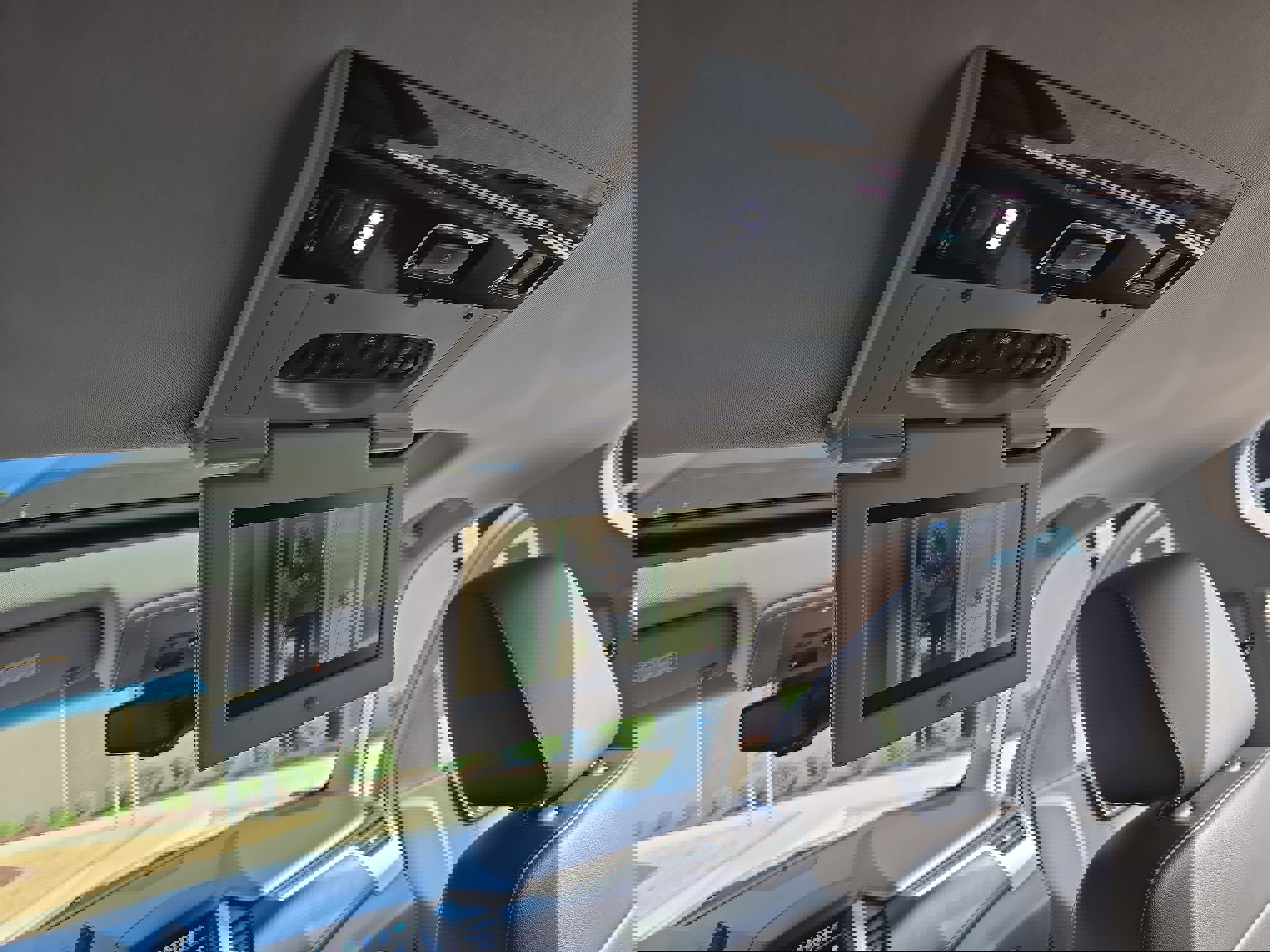 Used 2017 Chevrolet Suburban Premier image 15