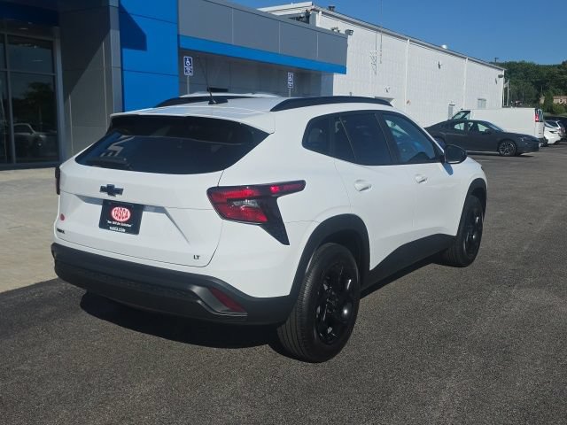 New 2026 Chevrolet Trax LT w/ Midnight Edition FWD image 7
