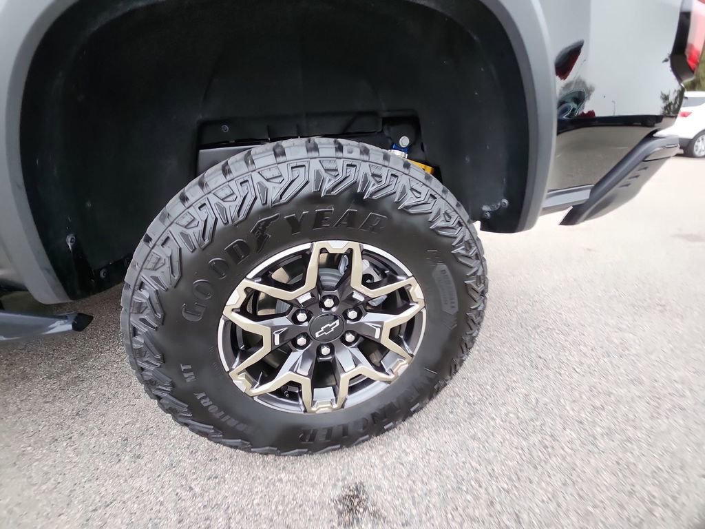 Used 2024 Chevrolet Colorado ZR2 w/ Technology Package image 36