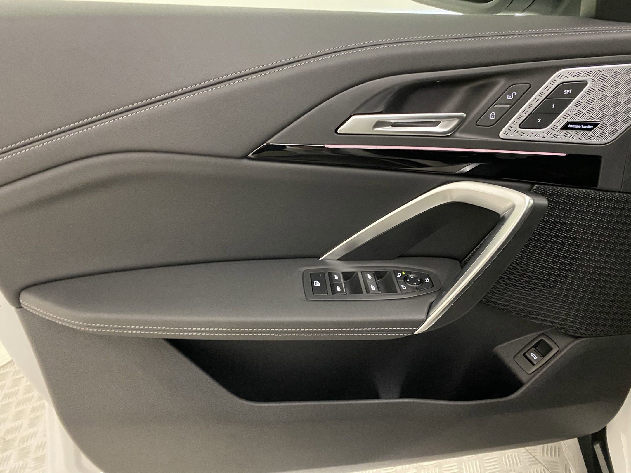 Used 2025 BMW X1 xDrive28i w/ Premium Package image 11