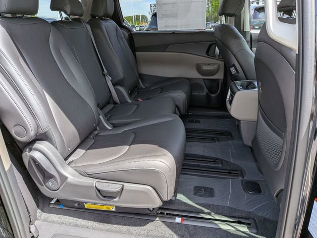 New 2026 Kia Carnival EX FWD image 24