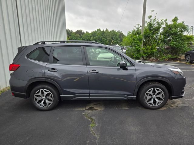 Used 2022 Subaru Forester Premium AWD/4WD image 2