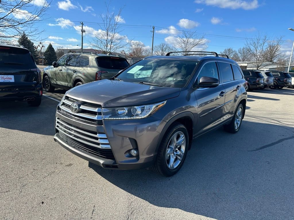 Used 2017 Toyota Highlander Limited image 3
