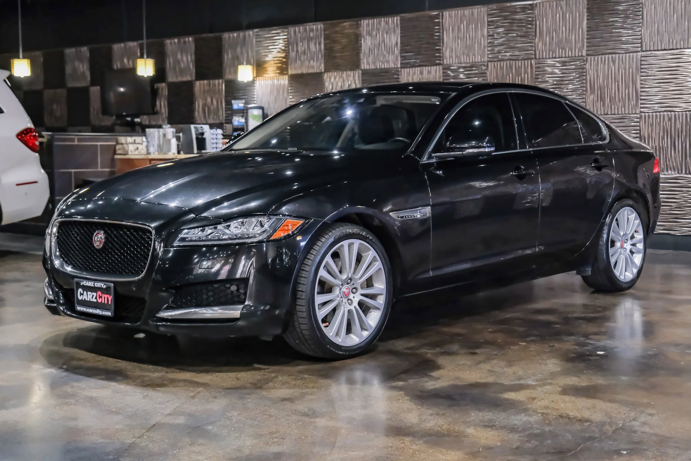Used 2020 Jaguar XF Prestige RWD image 7