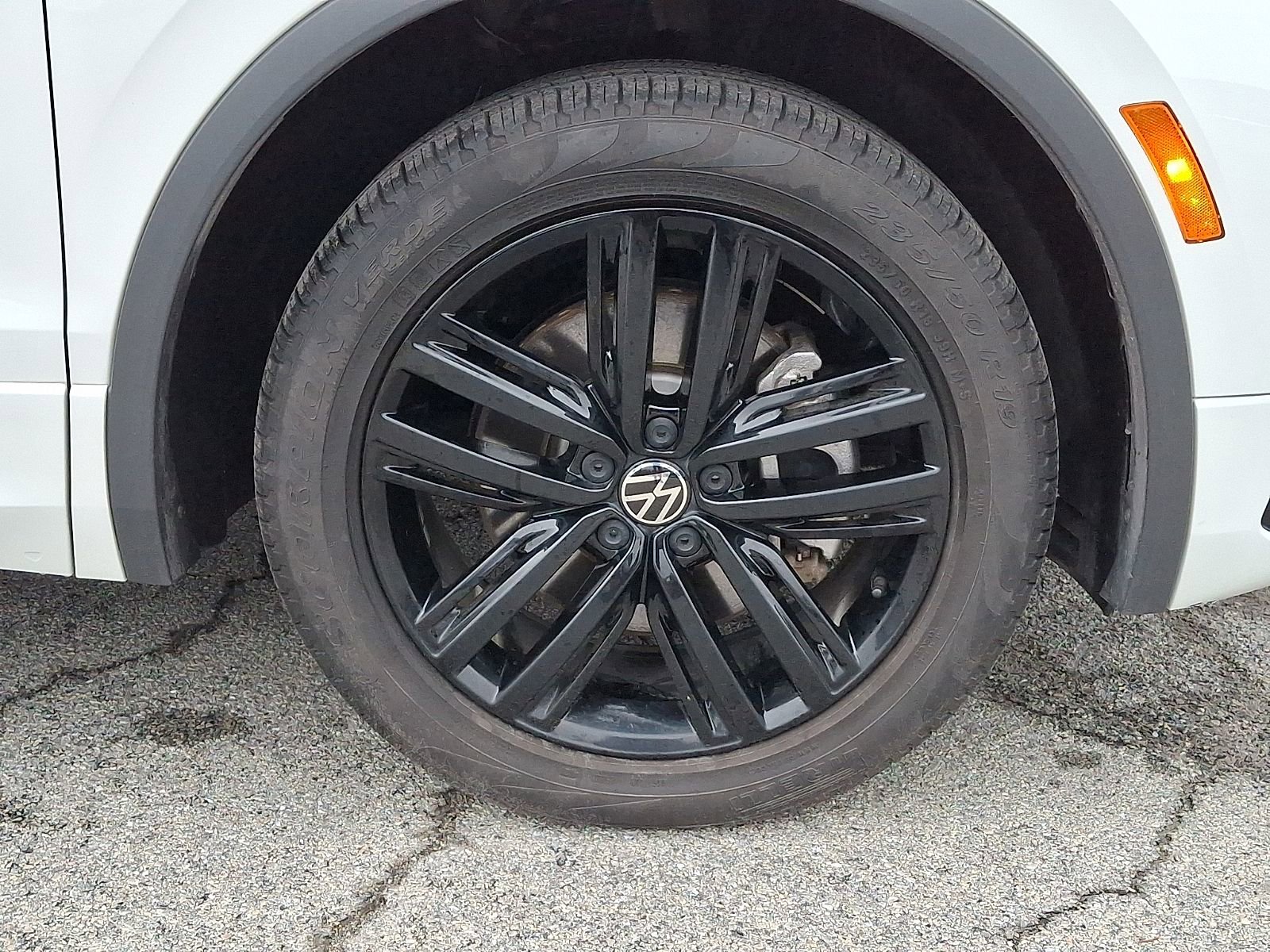 Used 2022 Volkswagen Tiguan SE R-Line image 9