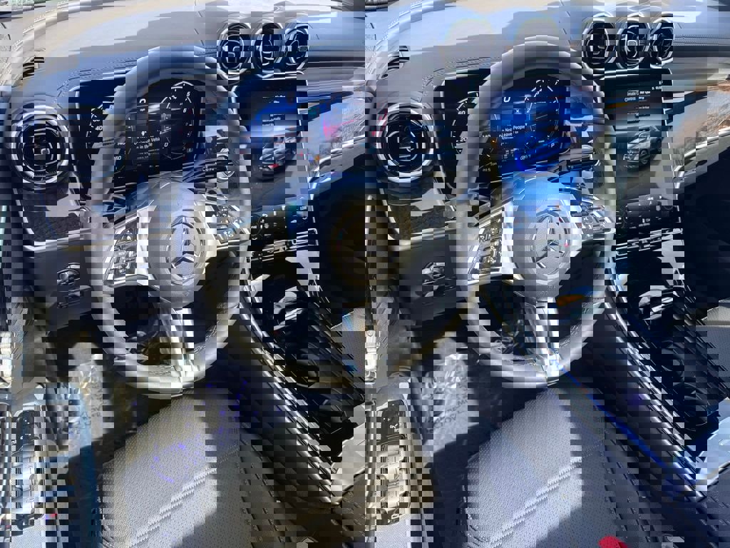 Used 2025 Mercedes-Benz GLC 300 4MATIC image 24