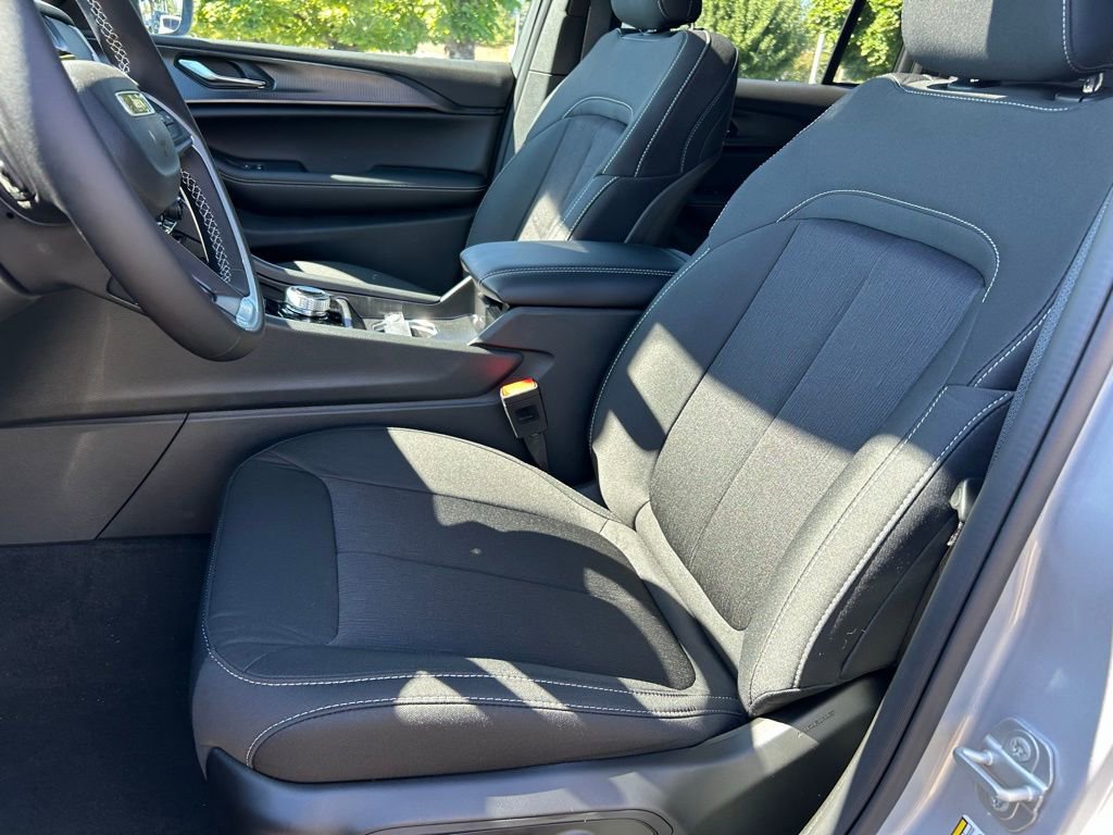 New 2025 Jeep Grand Cherokee Laredo X image 22