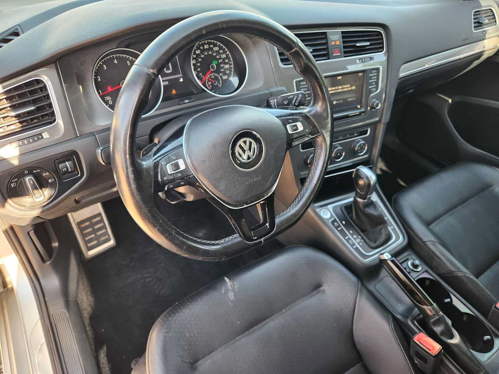 Used 2017 Volkswagen Golf Alltrack SE AWD/4WD image 2