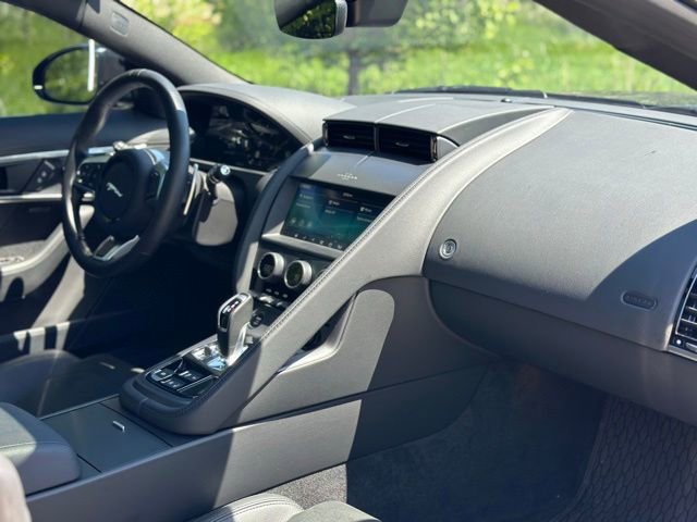 Used 2024 Jaguar F-TYPE R-Dynamic RWD image 17