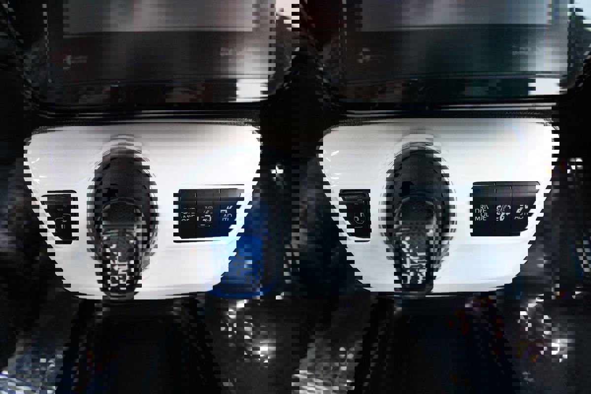 Used 2017 Toyota Prius Prime Premium image 29