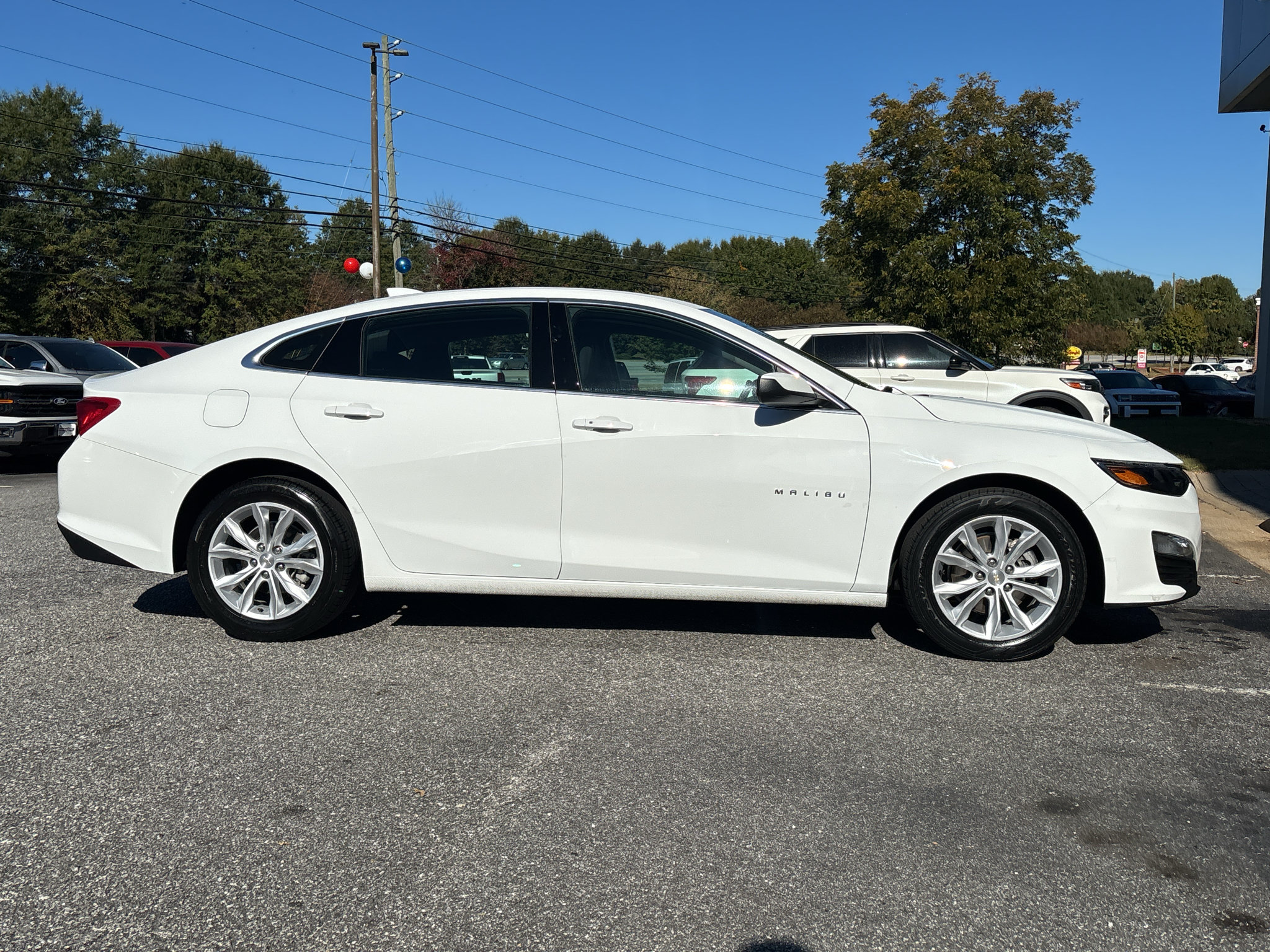 Used 2025 Chevrolet Malibu LT FWD image 3