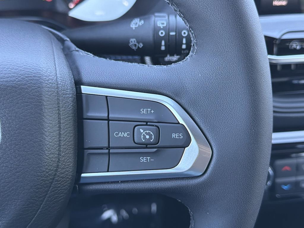 Used 2026 Jeep Compass Latitude image 9