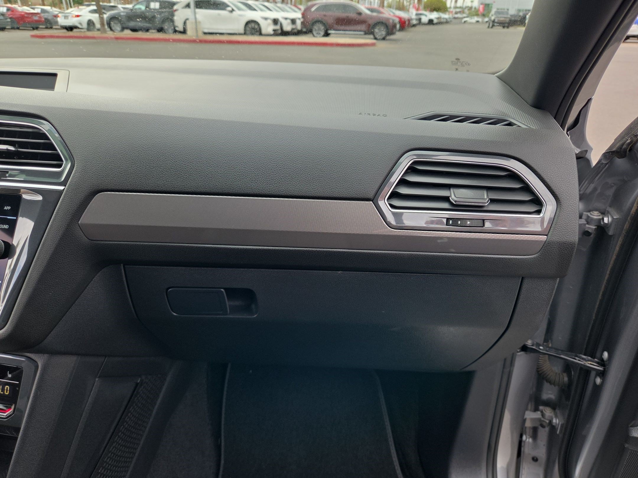 Used 2023 Volkswagen Tiguan SE R-Line FWD image 30