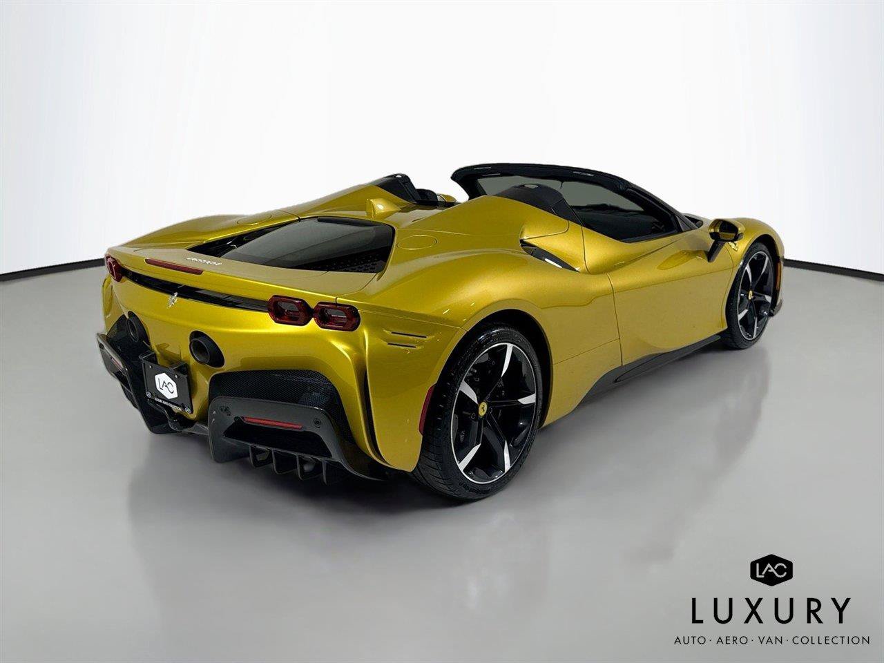 Used 2022 Ferrari SF90 Spider AWD/4WD image 6