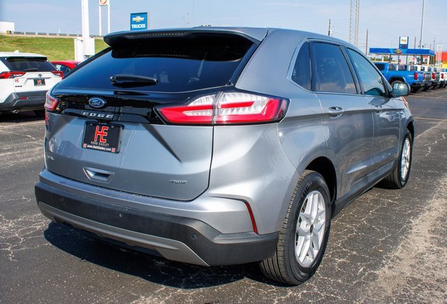 Used 2024 Ford Edge SEL image 3