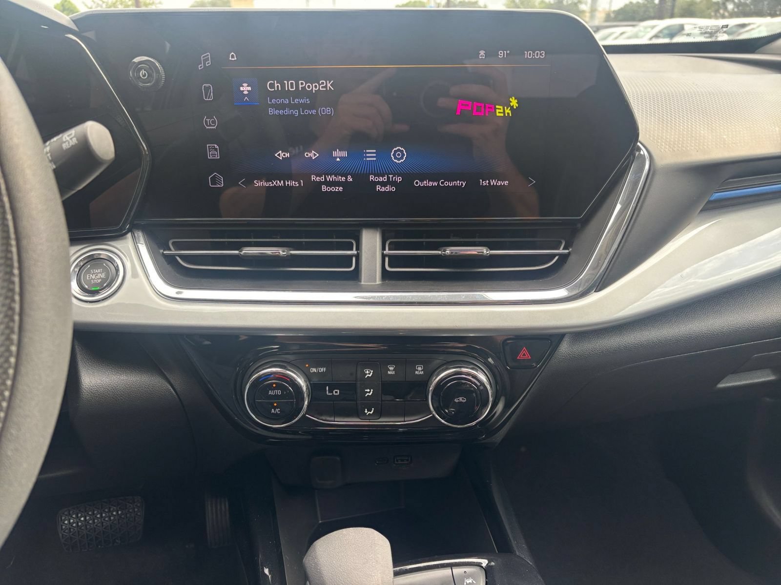 Used 2025 Chevrolet Trax LT FWD image 17