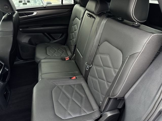 Certified 2024 Volkswagen Atlas Cross Sport SE w/ Black Wheel Package image 23