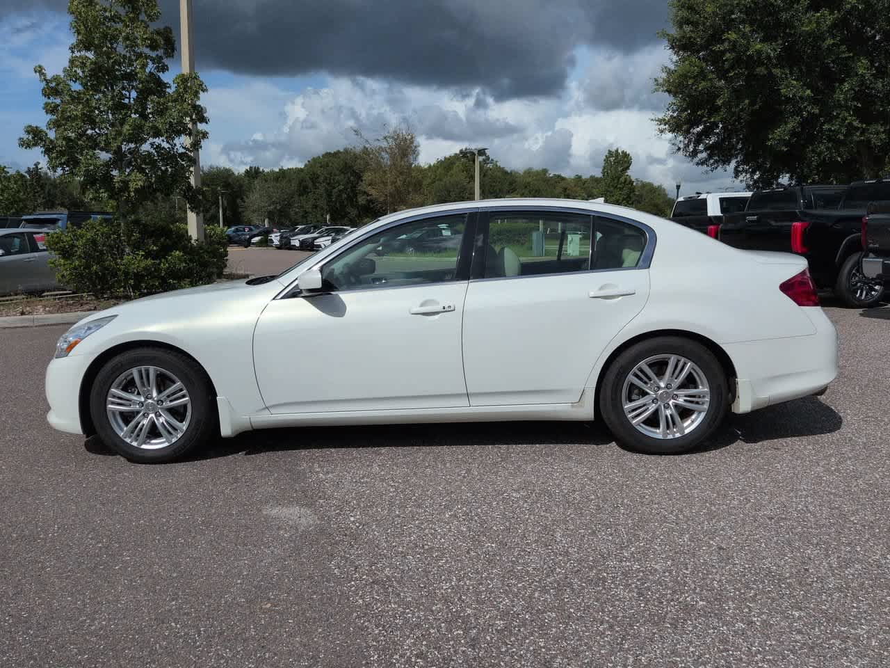 Used 2013 INFINITI G37 Journey w/ Premium Pkg RWD image 3