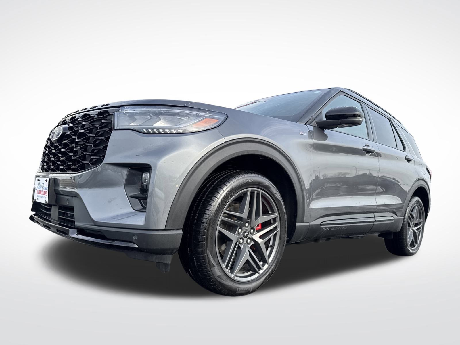 Used 2025 Ford Explorer ST-Line w/ ST-Line Street Pack image 2