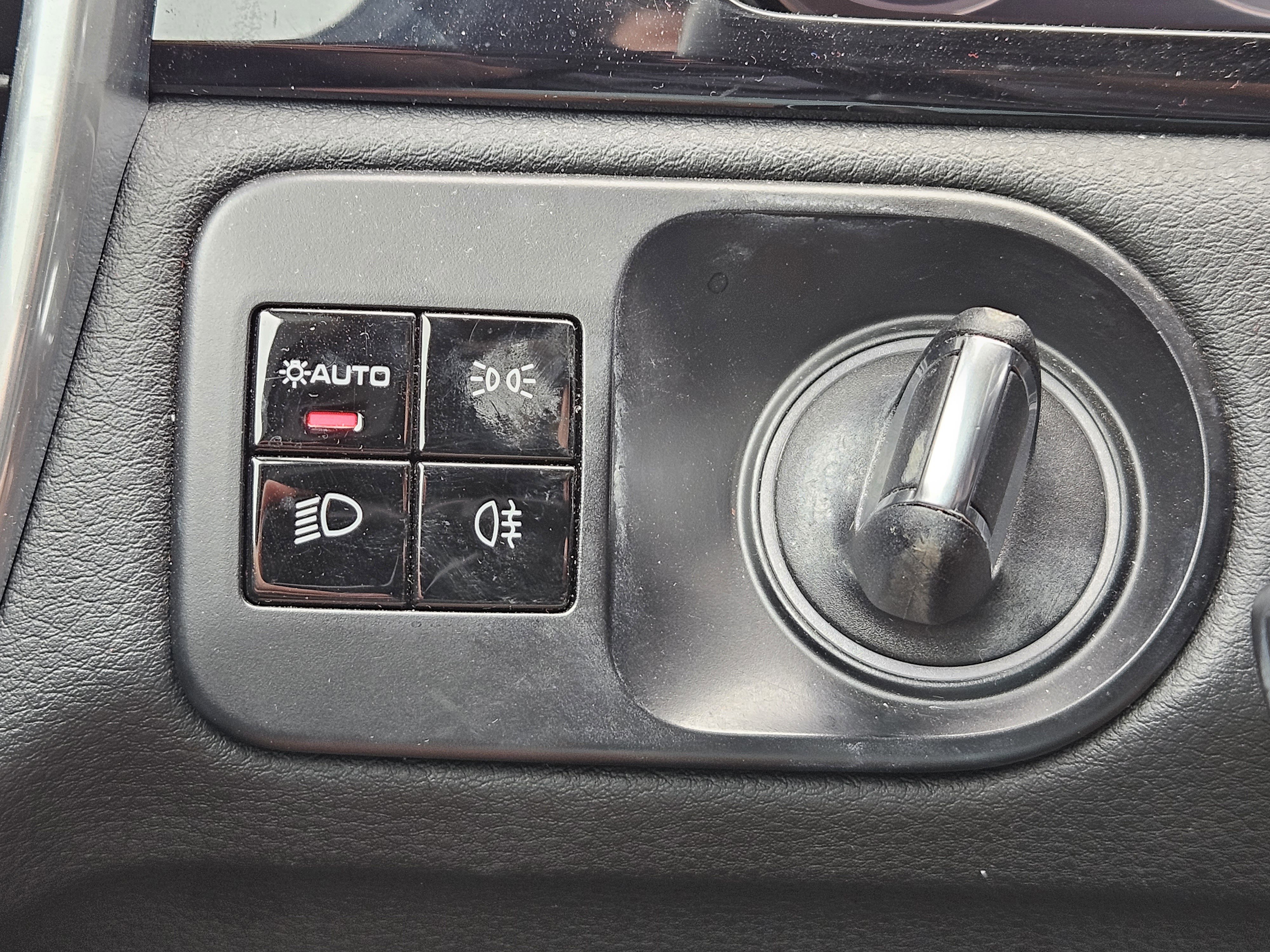 Used 2020 Porsche Cayenne image 30