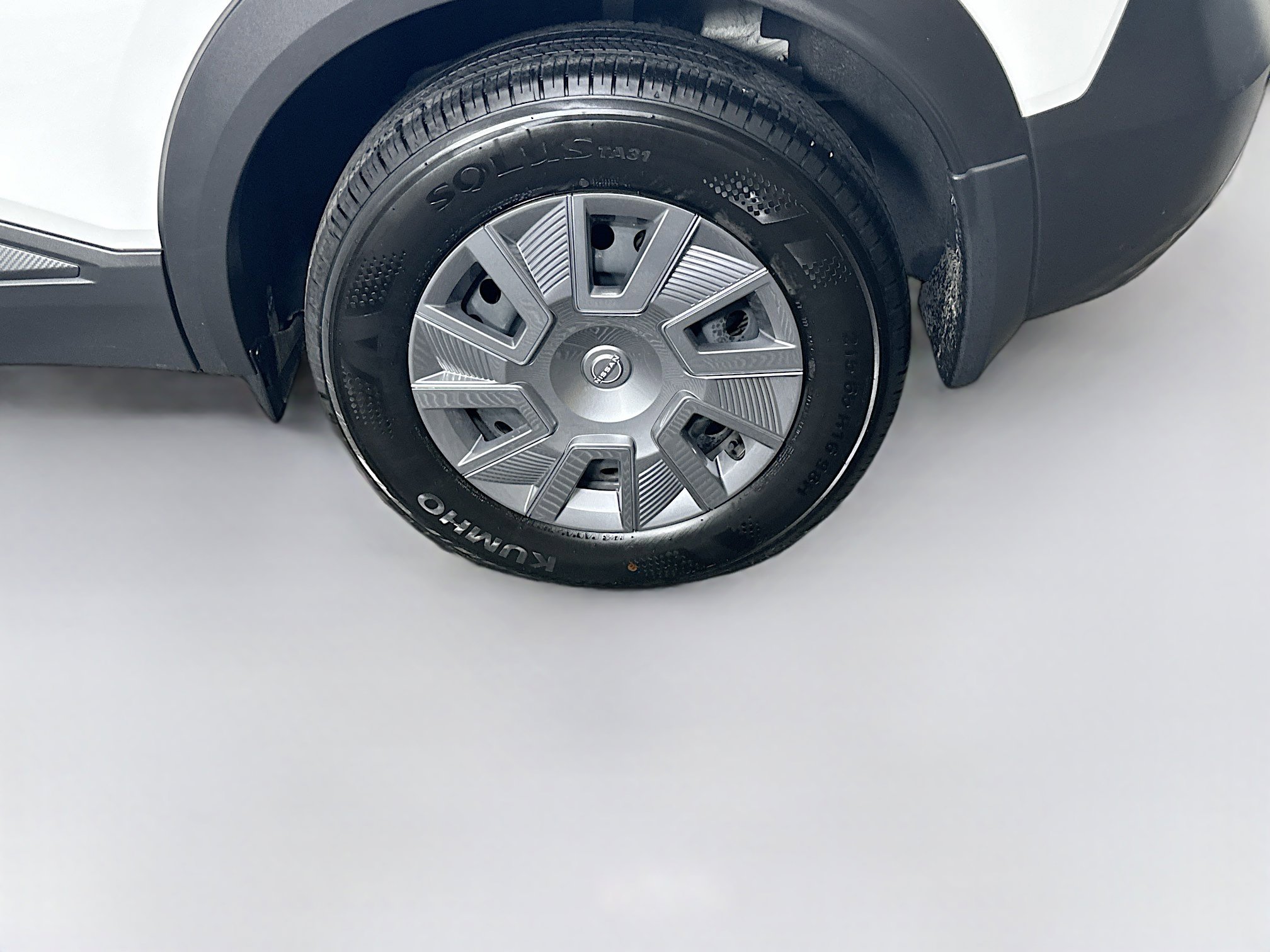 Used 2025 Nissan Kicks S FWD image 11