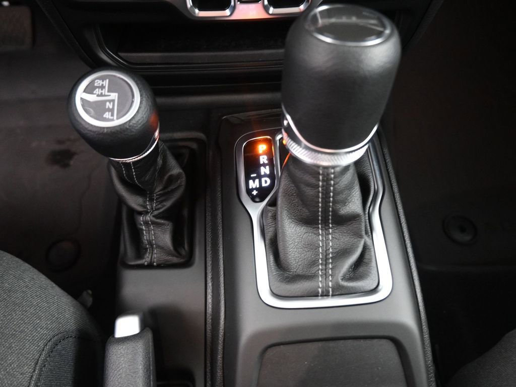 New 2025 Jeep Gladiator Sport image 3