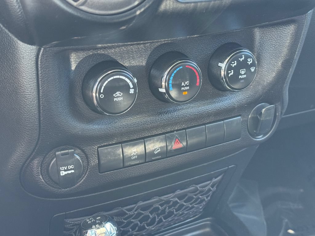 Used 2018 Jeep Wrangler Unlimited Sport w/ Connectivity Group AWD/4WD image 16