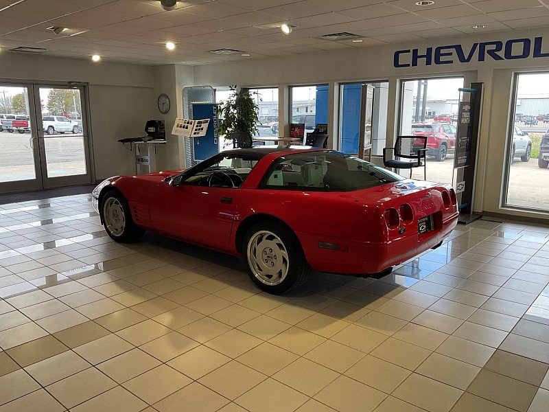 Used 1992 Chevrolet Corvette Coupe RWD image 3