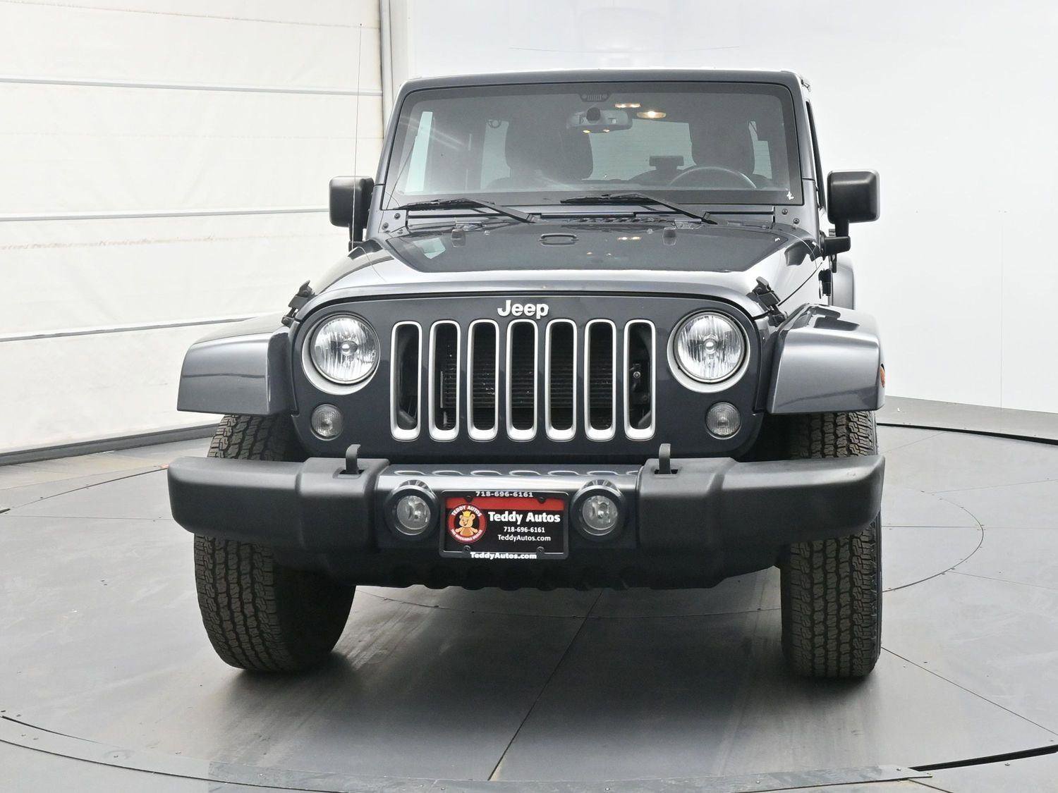 Used 2016 Jeep Wrangler Unlimited Sahara w/ Connectivity Group image 28