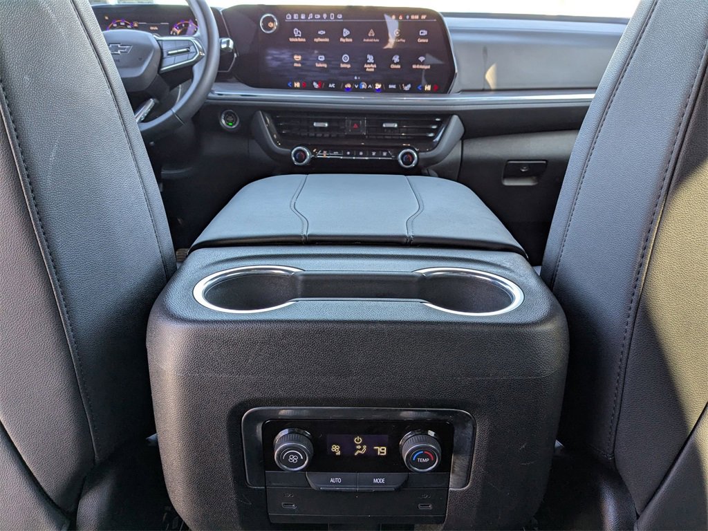 Used 2025 Chevrolet Suburban Z71 image 32