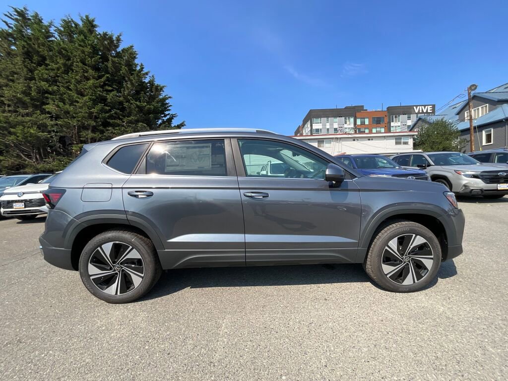 New 2025 Volkswagen Taos SE image 8