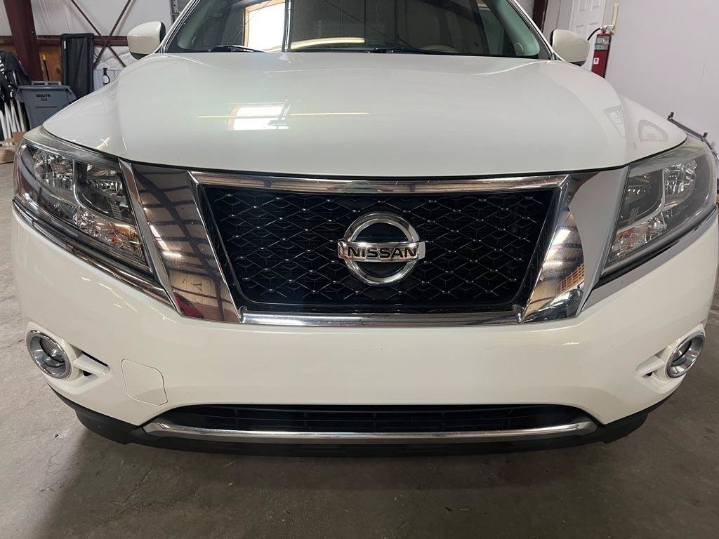 Used 2014 Nissan Pathfinder SL w/ SL Tech Package AWD/4WD image 8