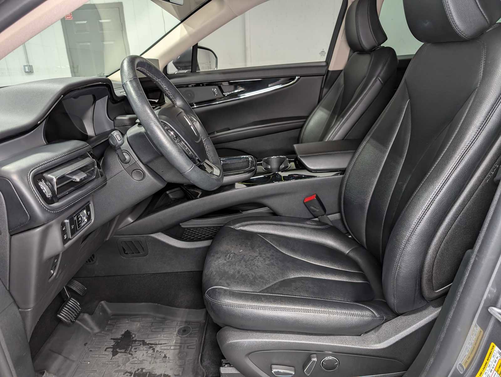 Certified 2023 Lincoln Nautilus AWD w/ Premium Package image 4