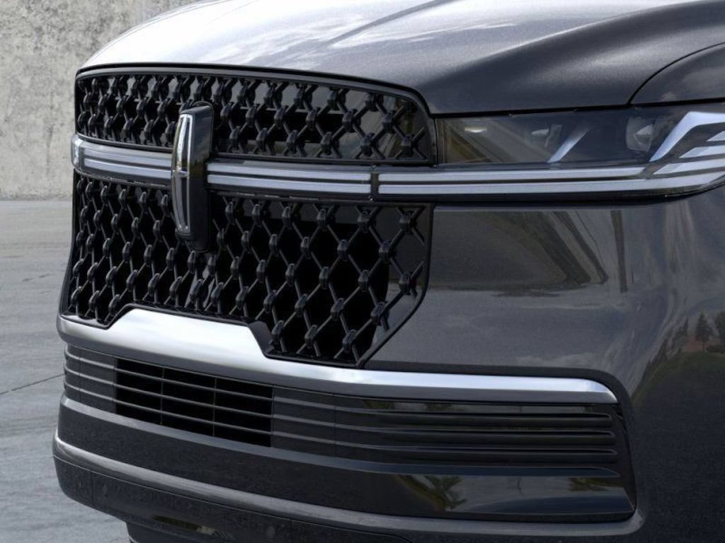 New 2026 Lincoln Navigator Reserve w/ Jet Appearance Package AWD/4WD image 16