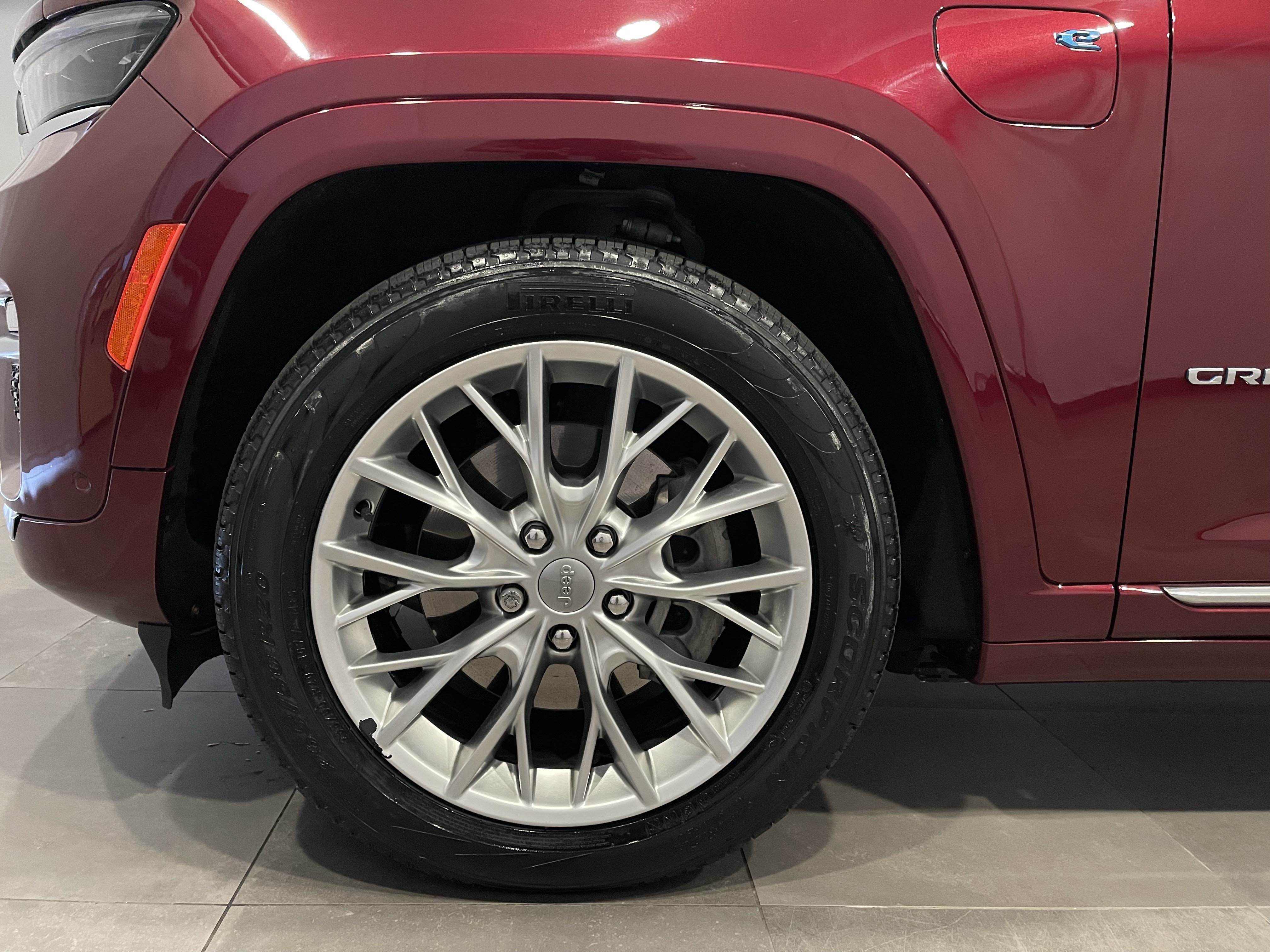Used 2023 Jeep Grand Cherokee Summit w/ Luxury Tech Group V AWD/4WD image 7