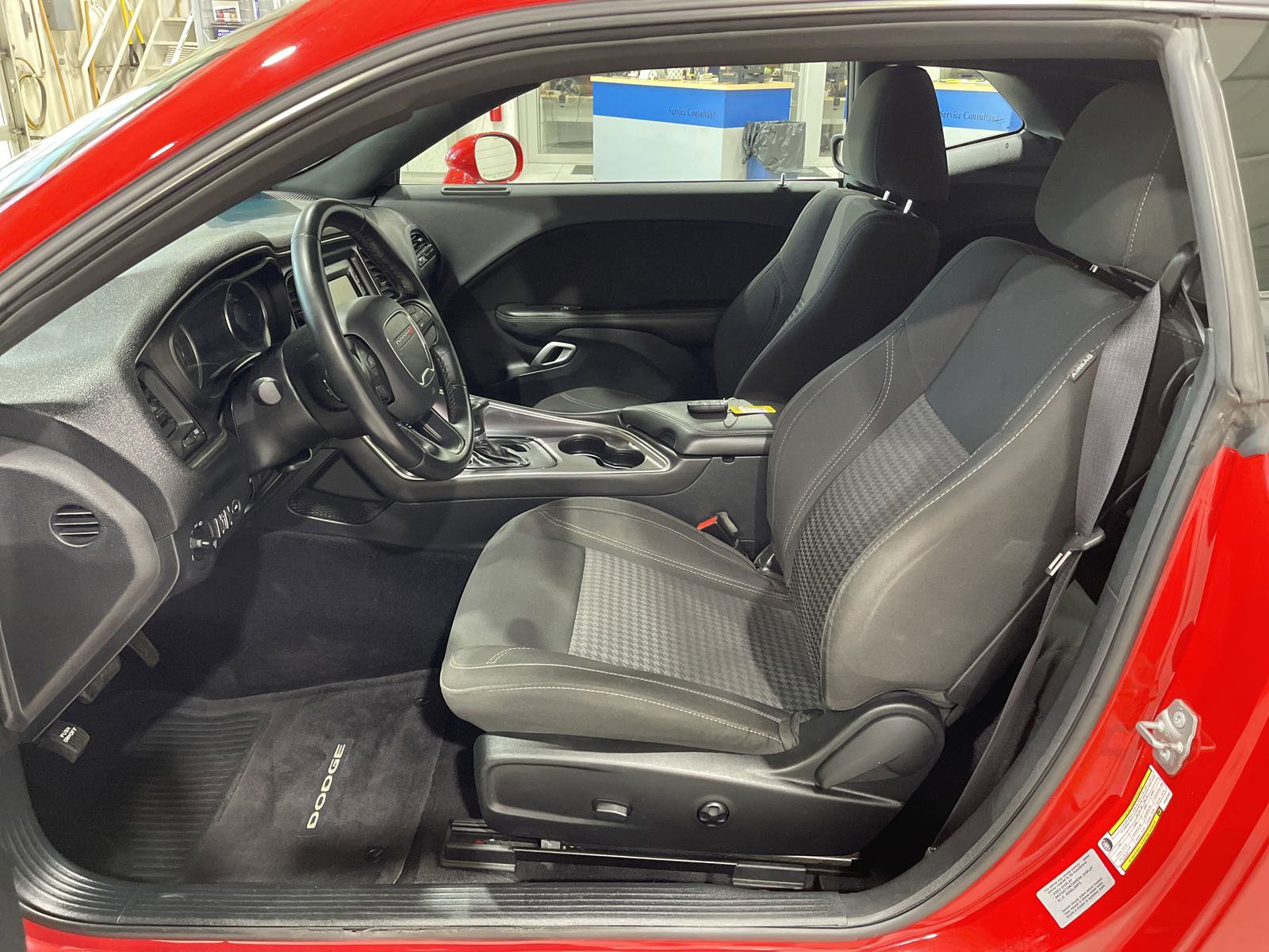 Used 2017 Dodge Challenger R/T image 2