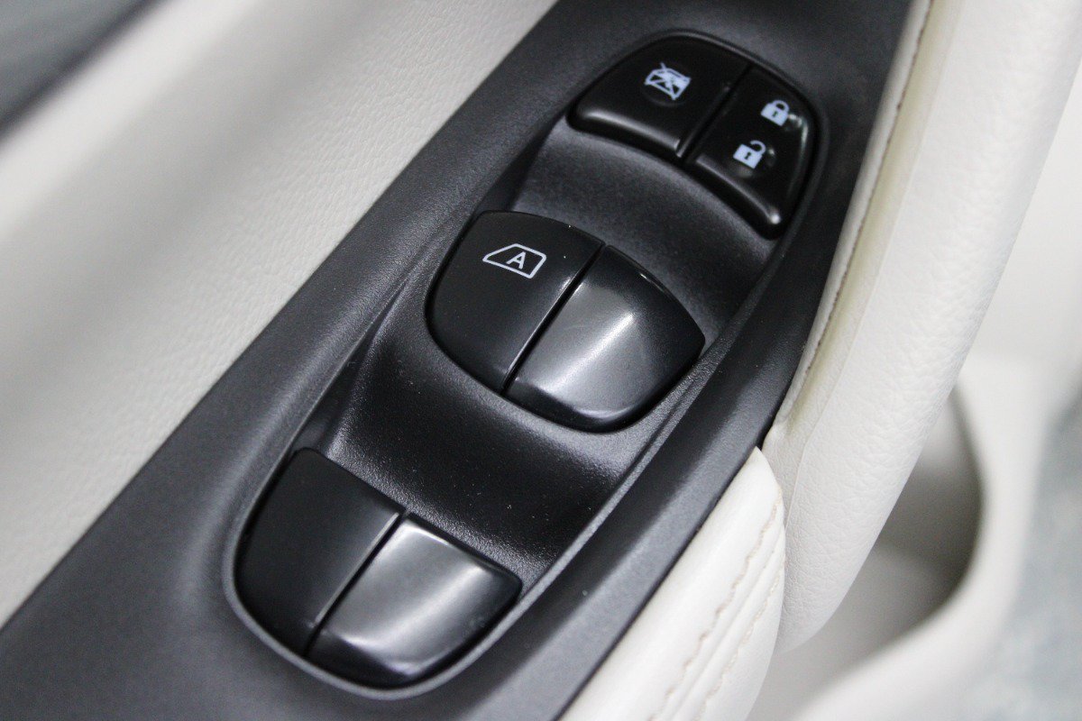 Used 2020 Nissan Rogue Sport SL FWD image 16